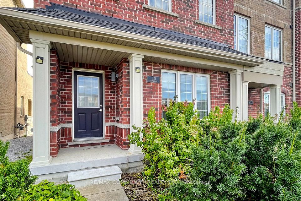 Att/Row/Townhouse at 221 Harding Park Street, Newmarket, ON L3Y 0E3, Newmarket