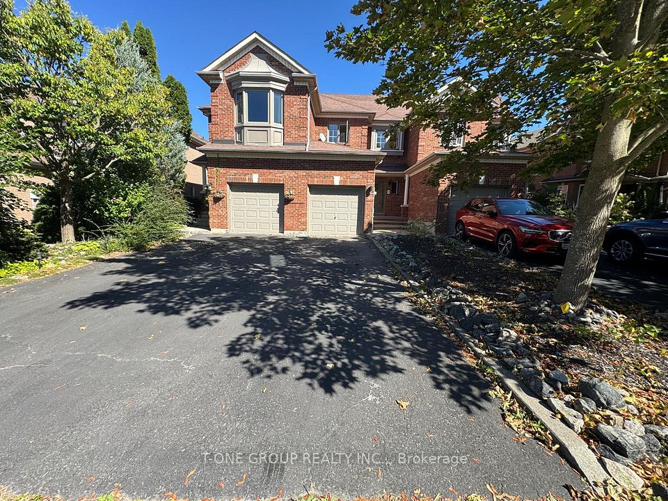 Att/Row/Townhouse at 138 Denise Circle, Newmarket, ON L3X 2K1, Newmarket