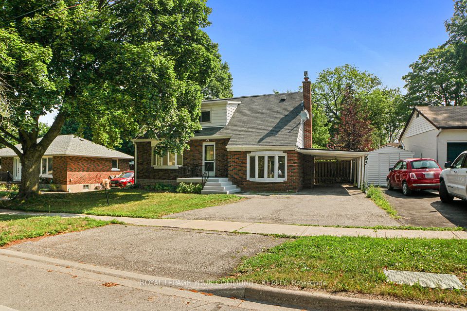 Detached at 83 Lundy's Lane Main & 2nd, Newmarket, ON L3Y 3R9, Newmarket