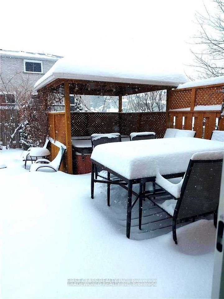Detached at 880 Leslie Valley Drive #1, Newmarket, ON L3Y 7G9, Newmarket