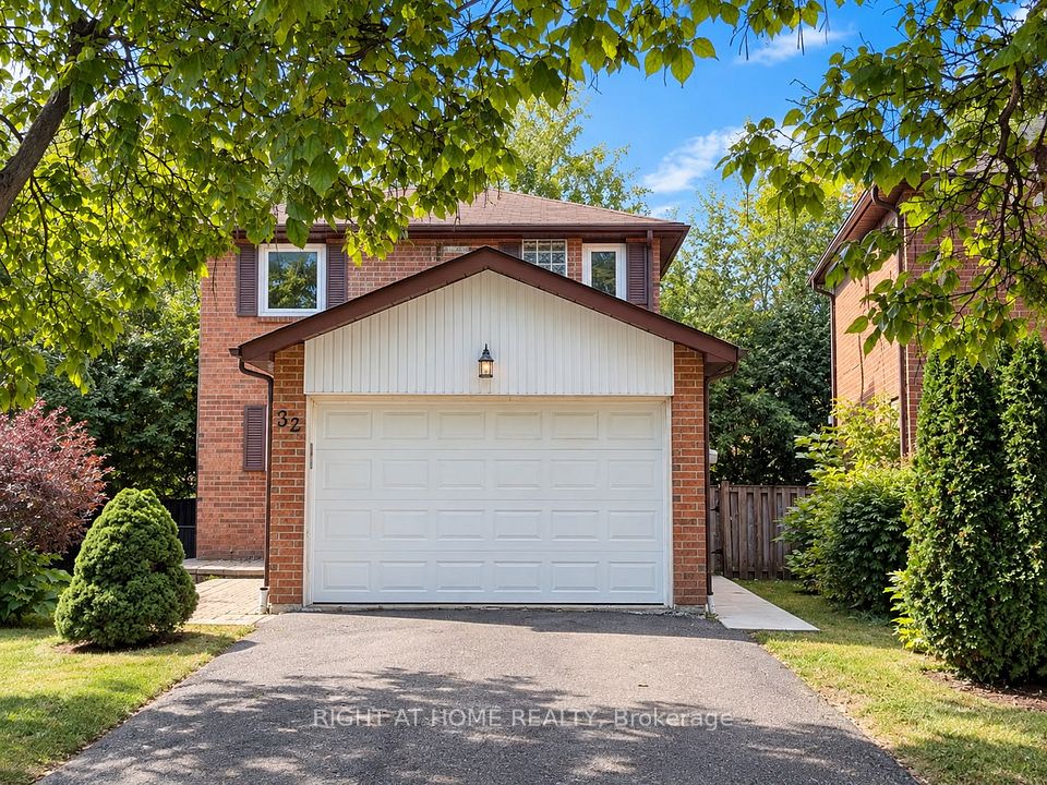 Detached at 32 Aranka Court, Richmond Hill, ON L4C 7T9, Richmond Hill