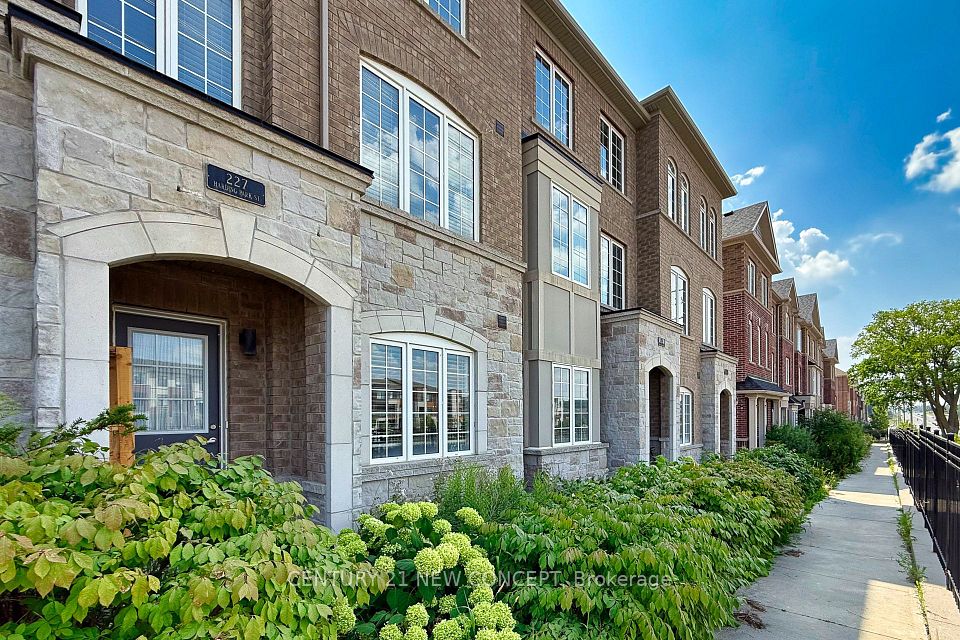 Att/Row/Townhouse at 227 Harding Park Street, Newmarket, ON L3Y 0E3, Newmarket
