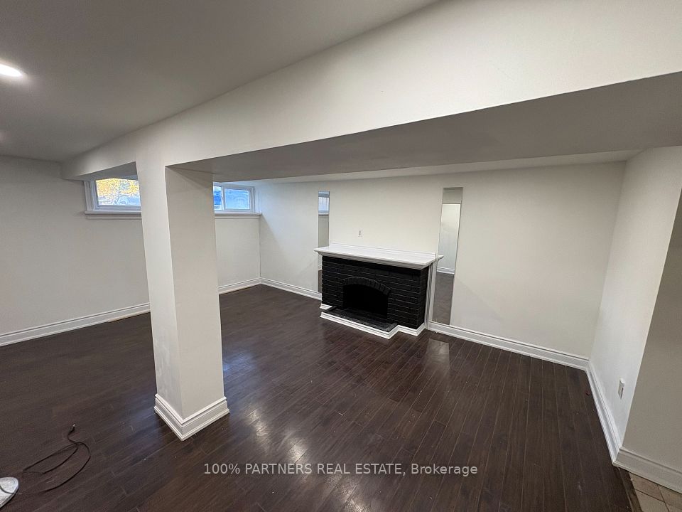 Detached at 68 Marlin Court BSMT, Newmarket, ON L3Y 2W8, Newmarket