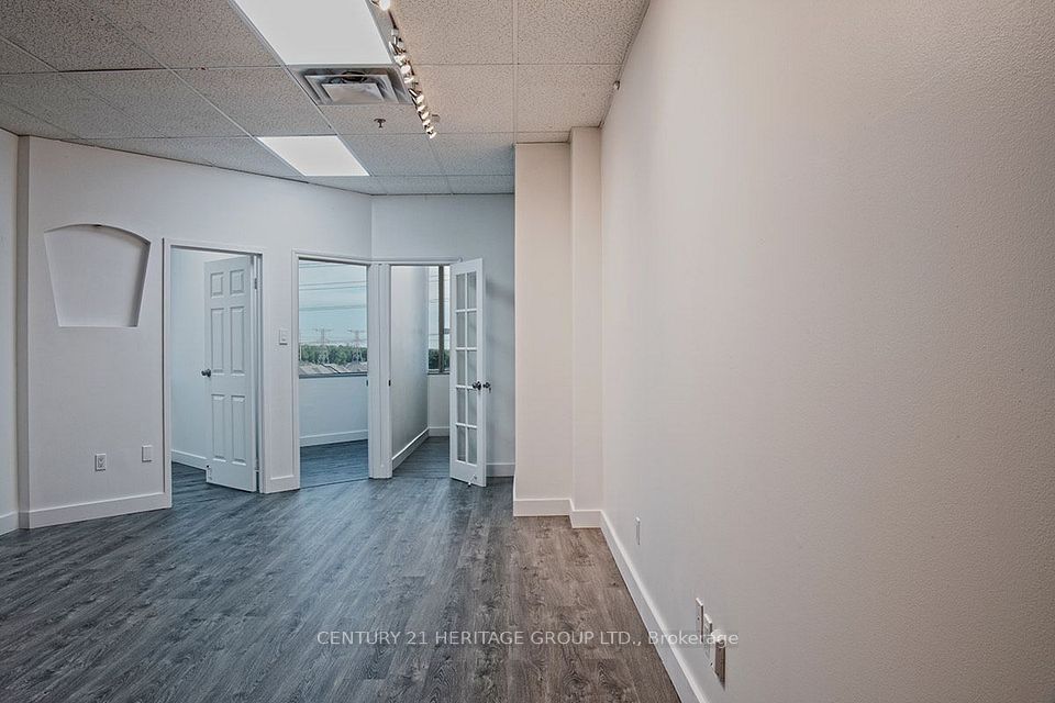 330 Highway 7 E PH09, Richmond Hill, ON L4B 3P8