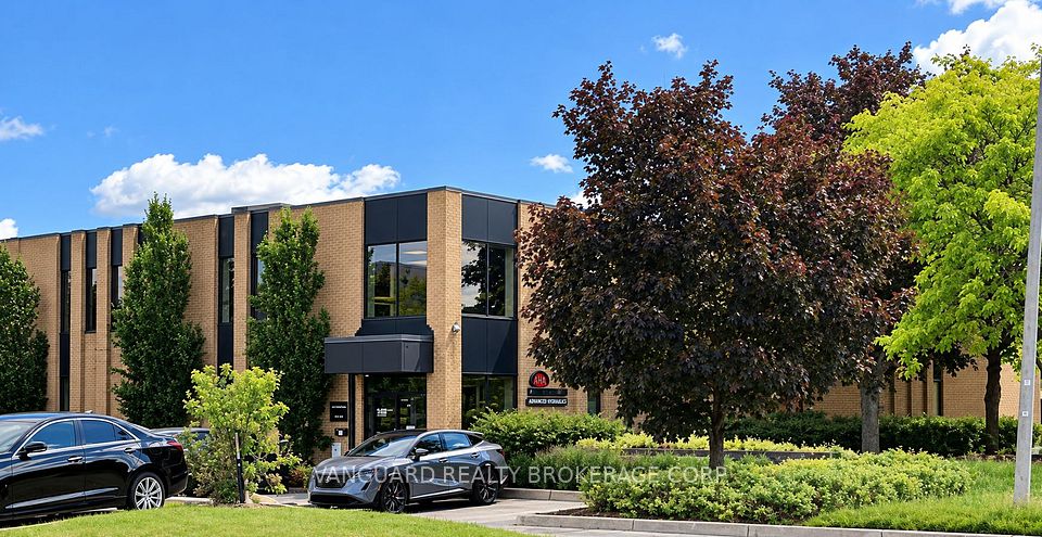 155 Drumlin Circle 1, Vaughan, ON L4K 3E7