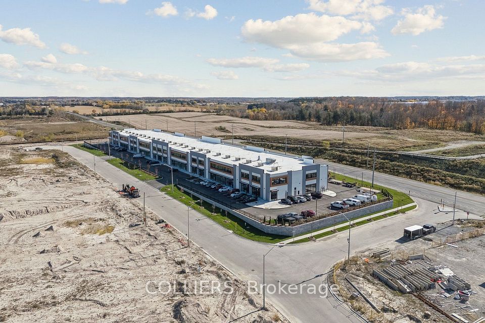 175 Melvin Robson Avenue 5-6, Aurora, ON L4G 7B4