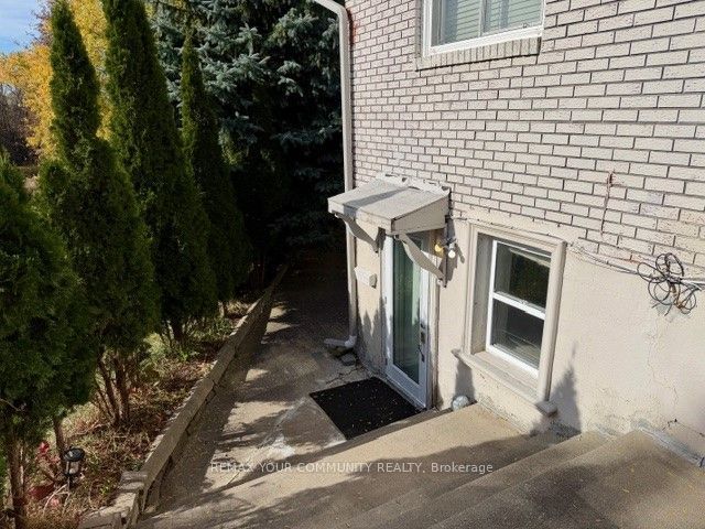 15500 Leslie Street Lower Level, Aurora, ON L4G 7C4 3