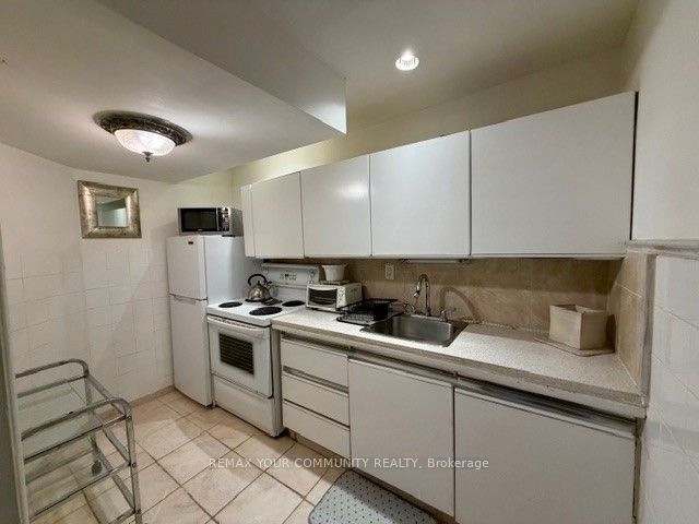 15500 Leslie Street Lower Level, Aurora, ON L4G 7C4 16