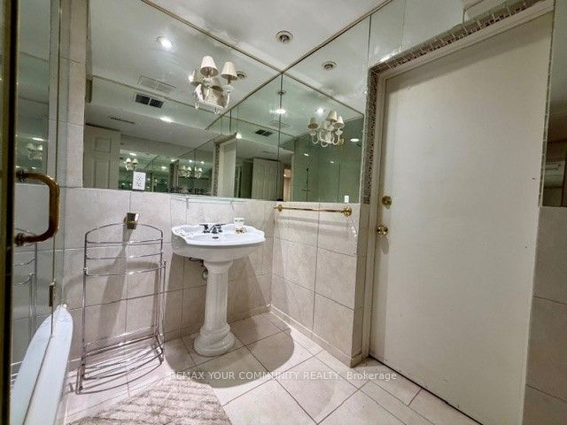 15500 Leslie Street Lower Level, Aurora, ON L4G 7C4 15