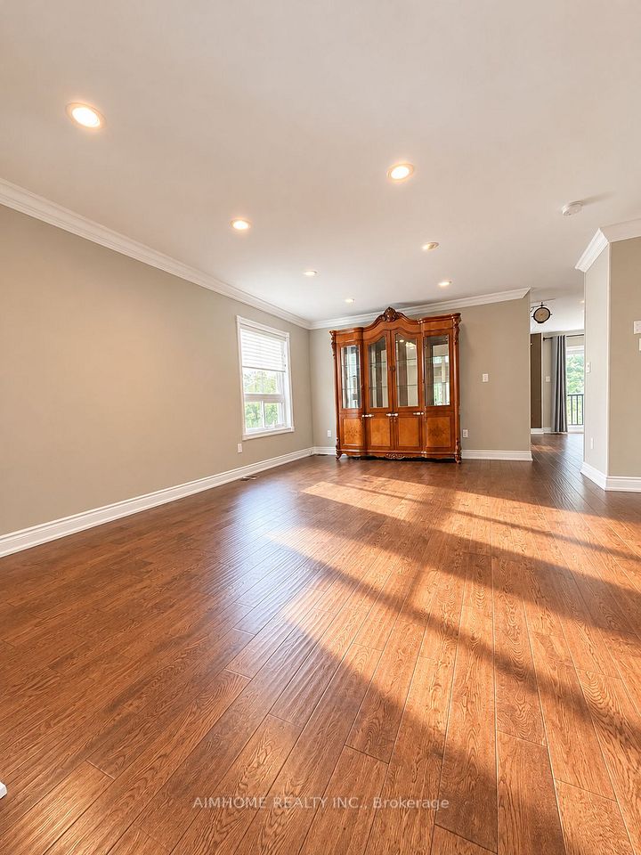 22 Matson Court, Aurora, ON L4G 7W8 3