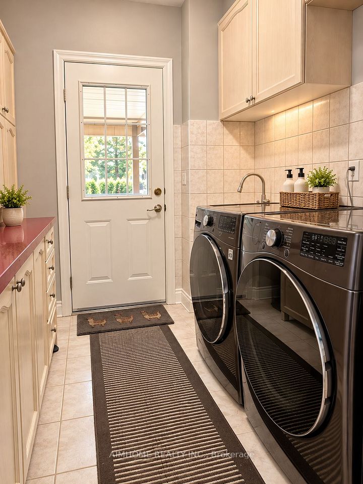 22 Matson Court, Aurora, ON L4G 7W8 18