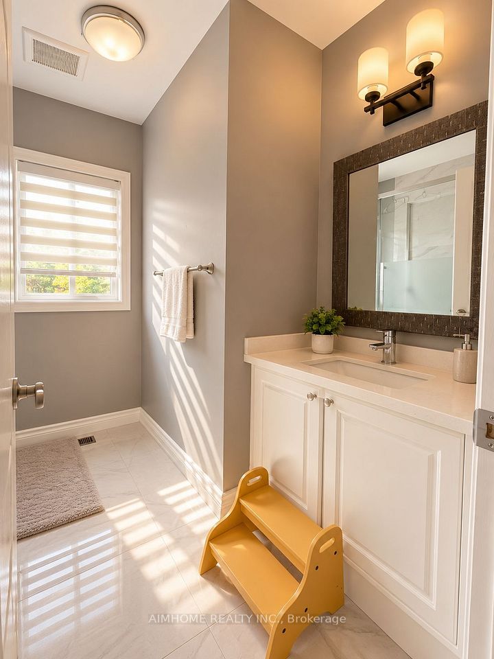 22 Matson Court, Aurora, ON L4G 7W8 15