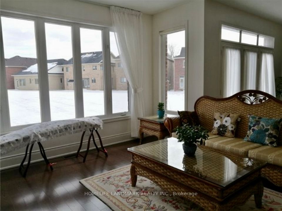 19 Warren Mcbride Crescent, Aurora, ON L4G 0W4 8