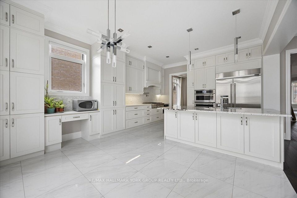 19 Lampkin Street, Georgina, ON L0E 1R0 12