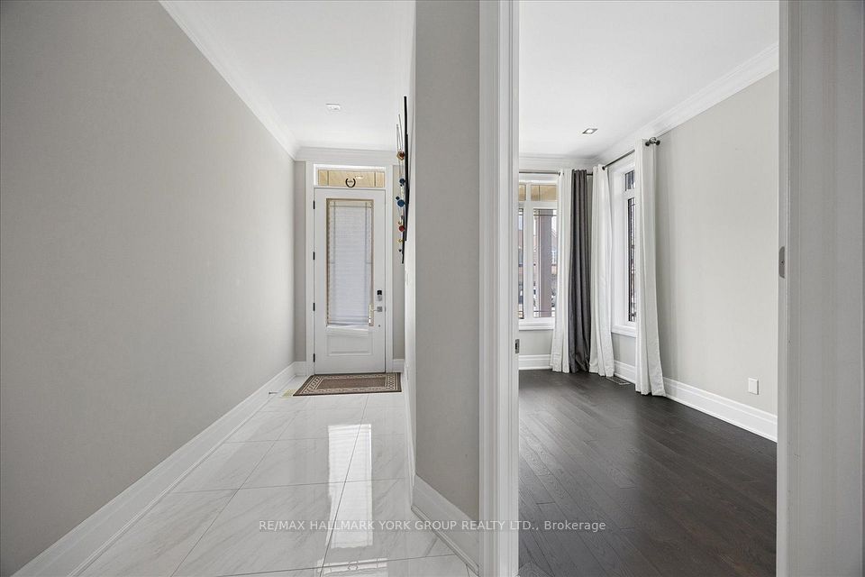 19 Lampkin Street, Georgina, ON L0E 1R0 2