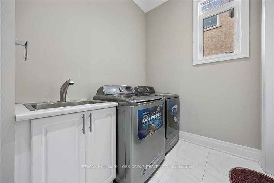 19 Lampkin Street, Georgina, ON L0E 1R0 23