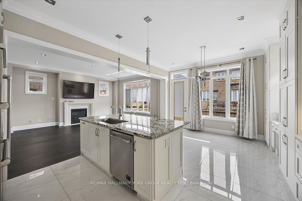 19 Lampkin Street, Georgina, ON L0E 1R0 16