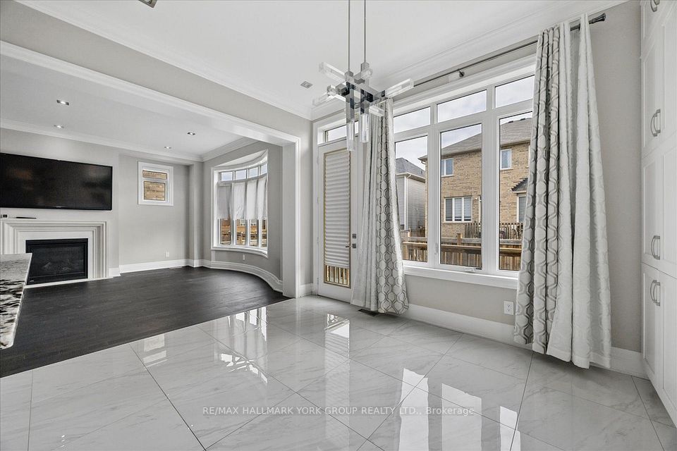 19 Lampkin Street, Georgina, ON L0E 1R0 17