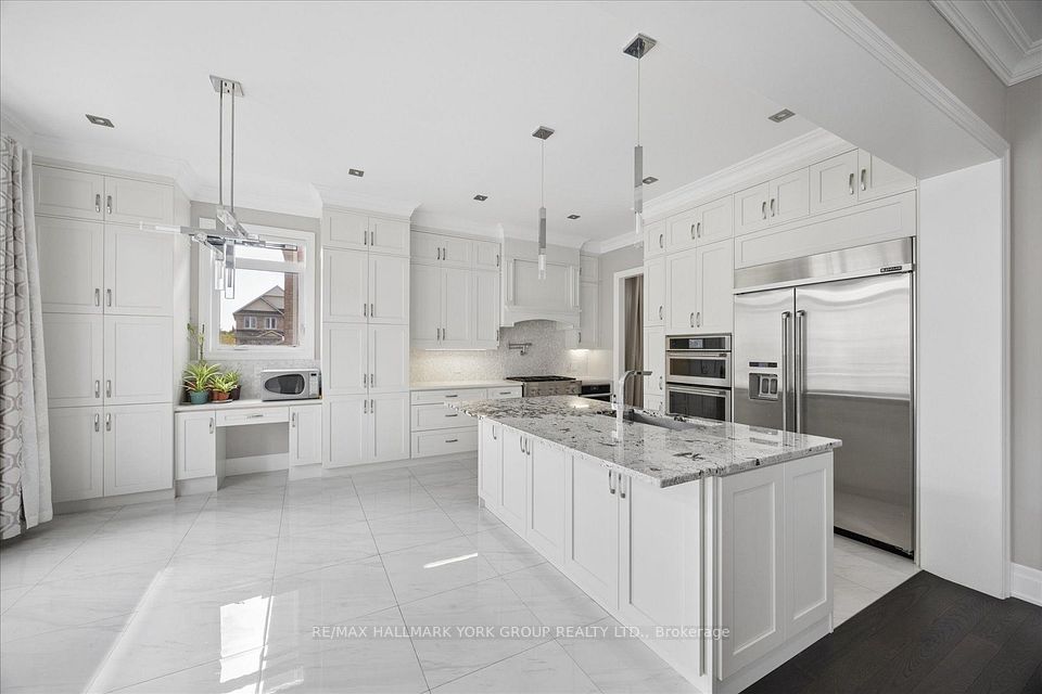 19 Lampkin Street, Georgina, ON L0E 1R0 11
