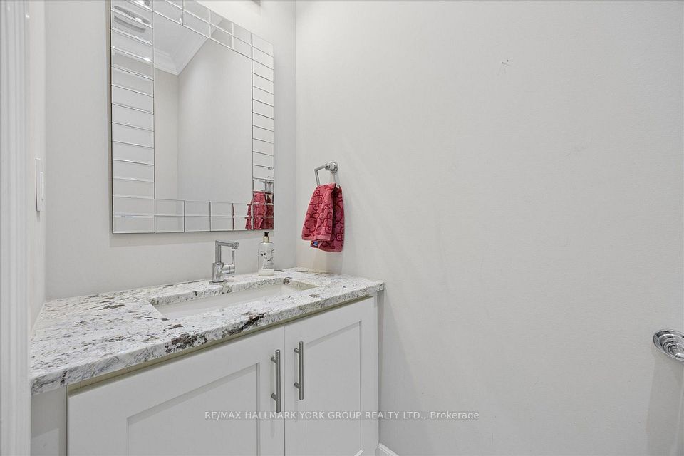 19 Lampkin Street, Georgina, ON L0E 1R0 22