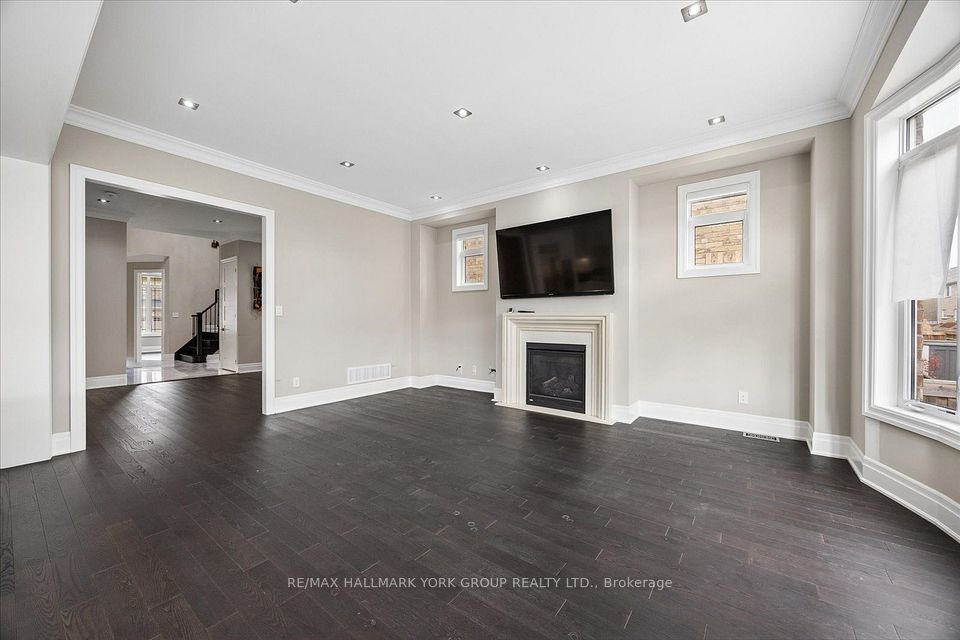 19 Lampkin Street, Georgina, ON L0E 1R0 19