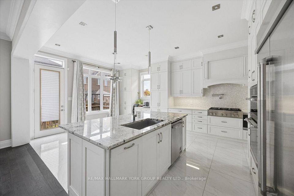 19 Lampkin Street, Georgina, ON L0E 1R0 14