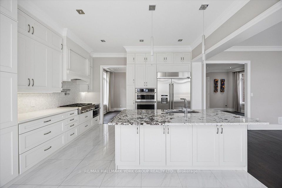 19 Lampkin Street, Georgina, ON L0E 1R0 13