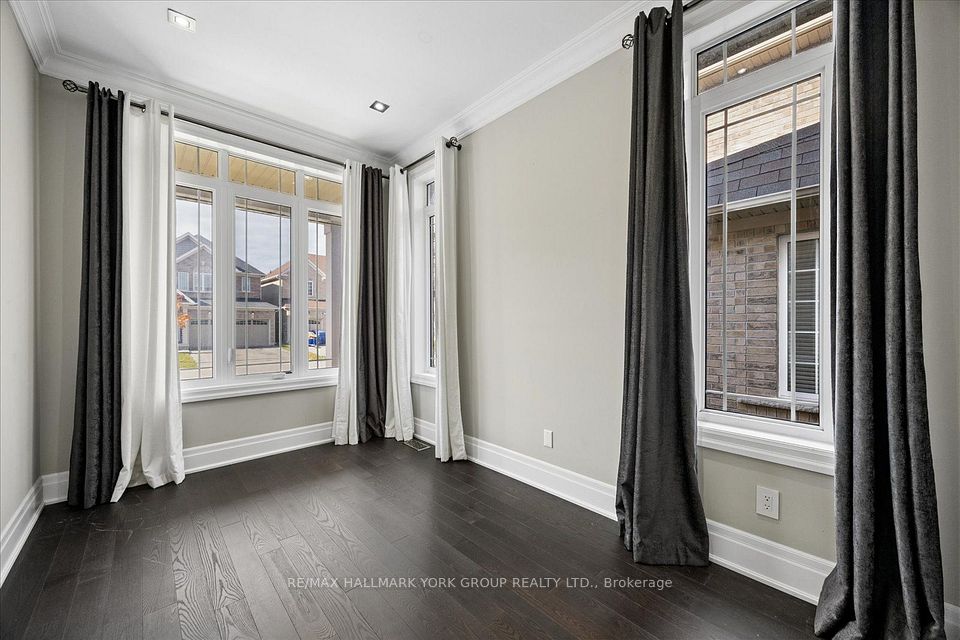19 Lampkin Street, Georgina, ON L0E 1R0 3