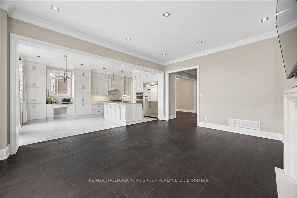 19 Lampkin Street, Georgina, ON L0E 1R0 21