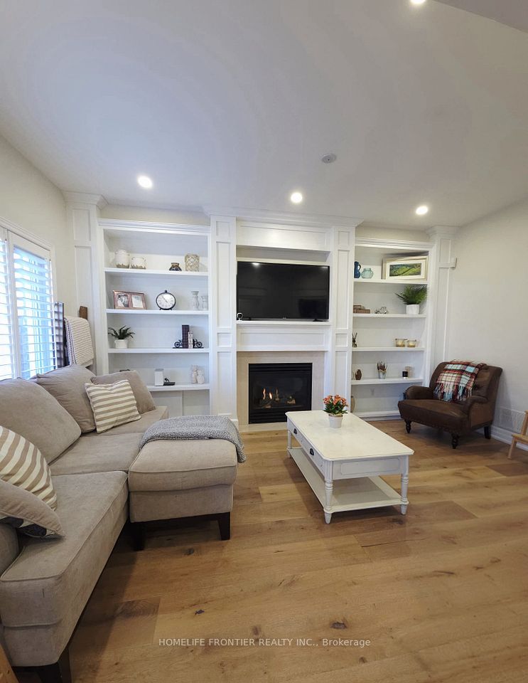 613 Society Crescent, Newmarket, ON L3X 2V8 3