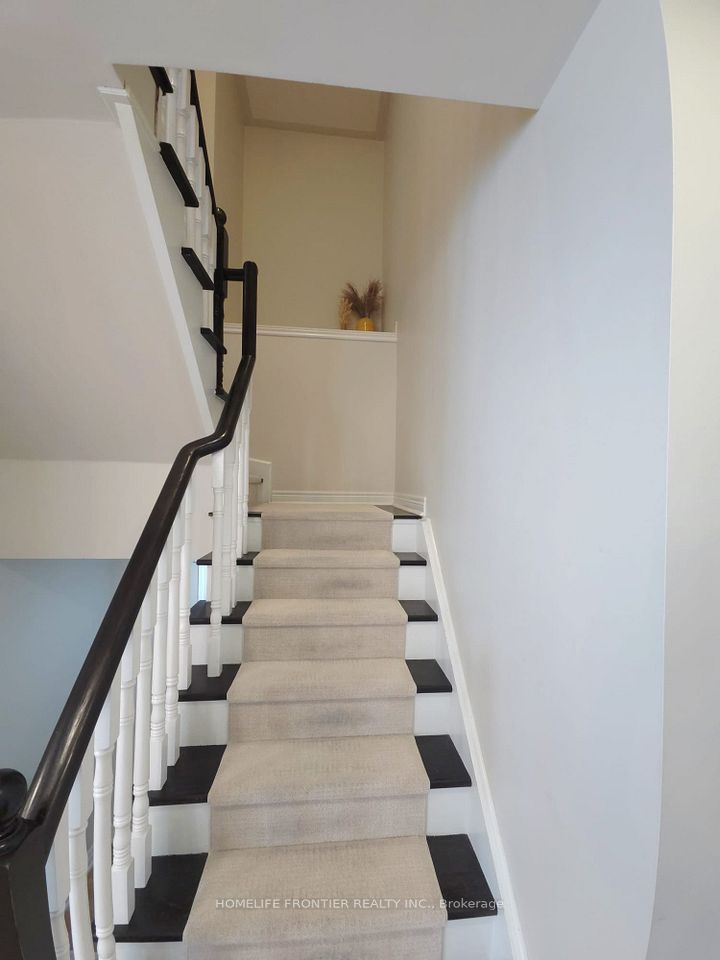 613 Society Crescent, Newmarket, ON L3X 2V8 19