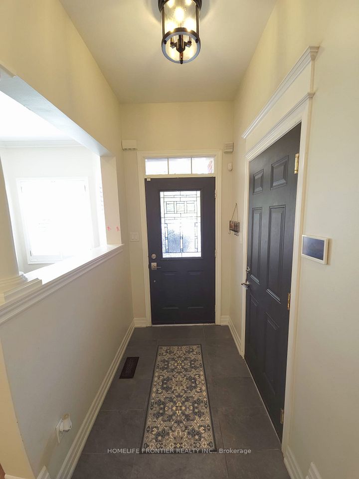 613 Society Crescent, Newmarket, ON L3X 2V8 2