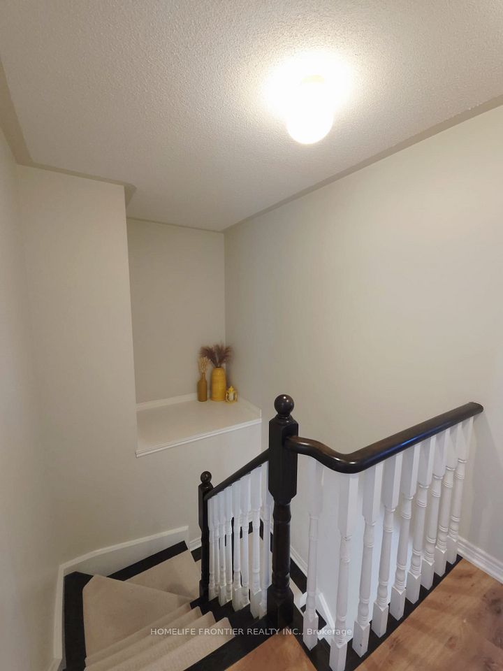 613 Society Crescent, Newmarket, ON L3X 2V8 18