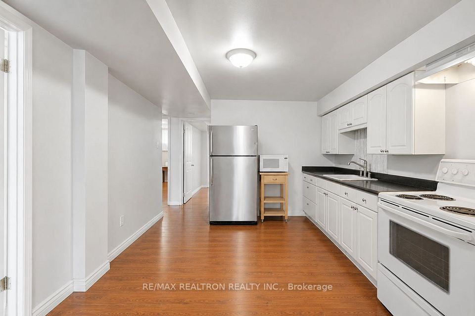 414 The Queensway Road S, Georgina, ON L4P 2C7 6