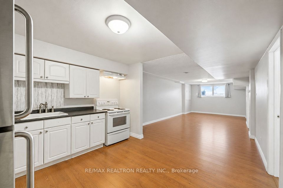 414 The Queensway Road S, Georgina, ON L4P 2C7 3