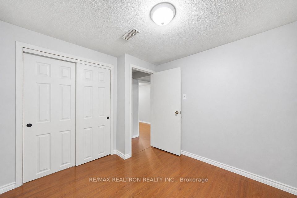 414 The Queensway Road S, Georgina, ON L4P 2C7 10