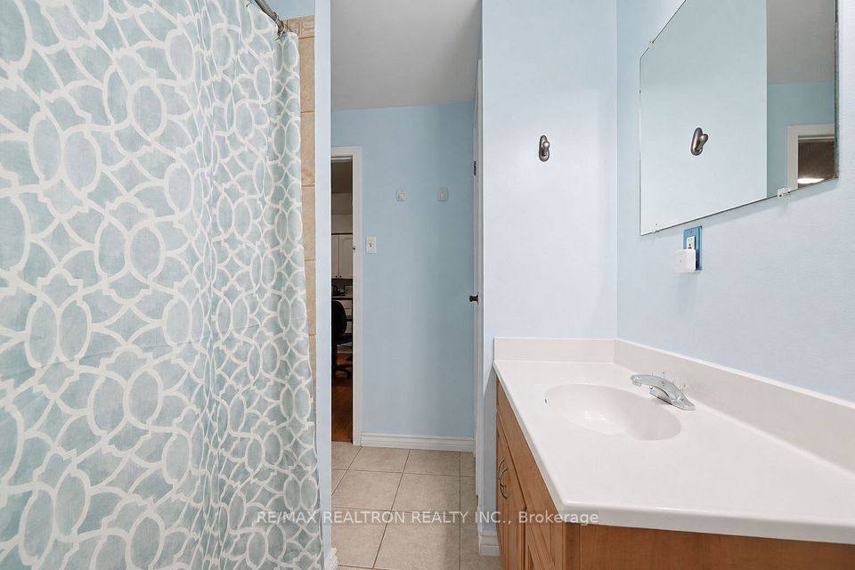 414 The Queensway Road S, Georgina, ON L4P 2C7 12