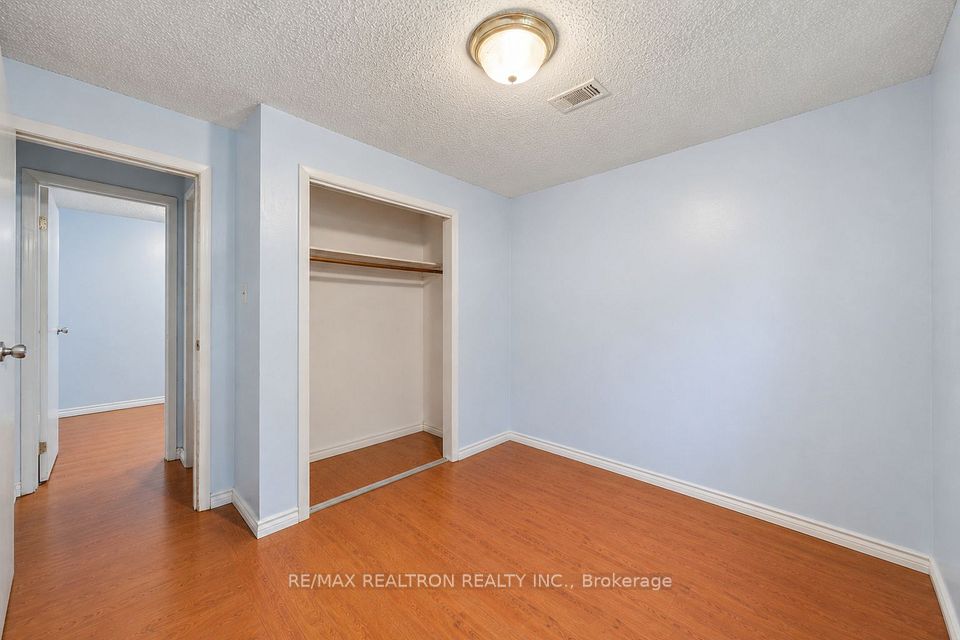 414 The Queensway Road S, Georgina, ON L4P 2C7 9