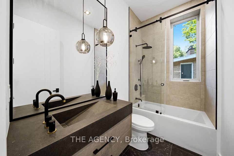 193 Beechwood Crescent, Newmarket, ON L3Y 1W2 16