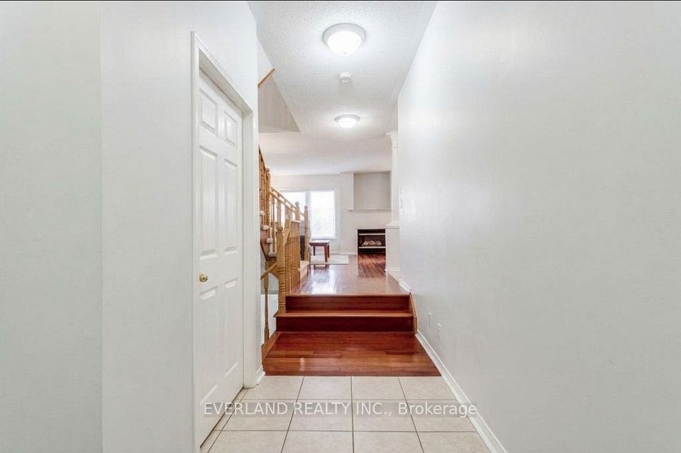 31 Marshview Avenue, Aurora, ON L4G 7W5 4