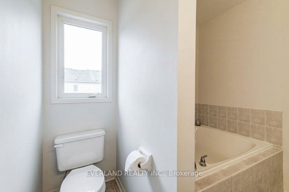 31 Marshview Avenue, Aurora, ON L4G 7W5 11