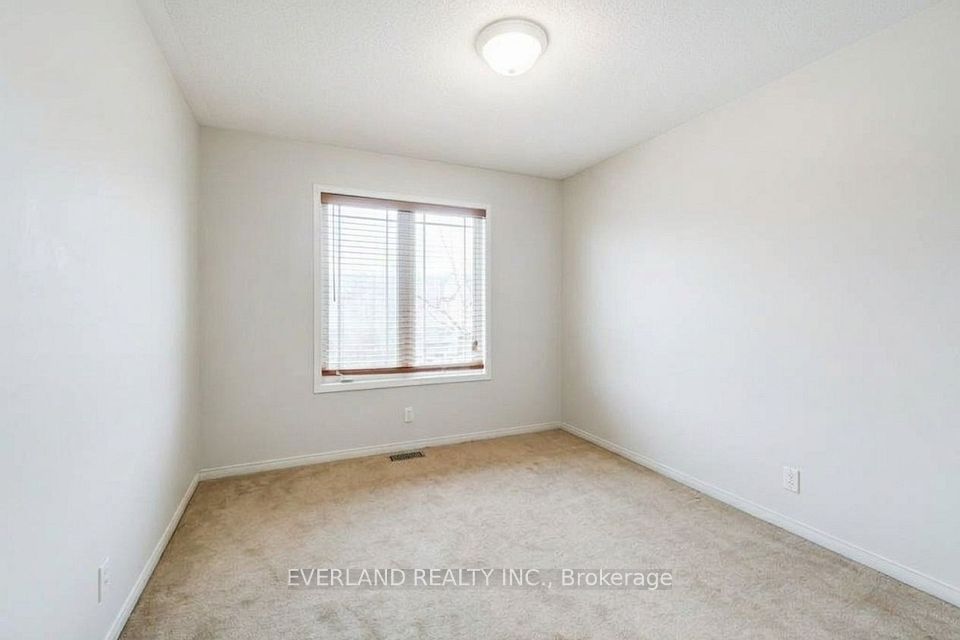 31 Marshview Avenue, Aurora, ON L4G 7W5 13
