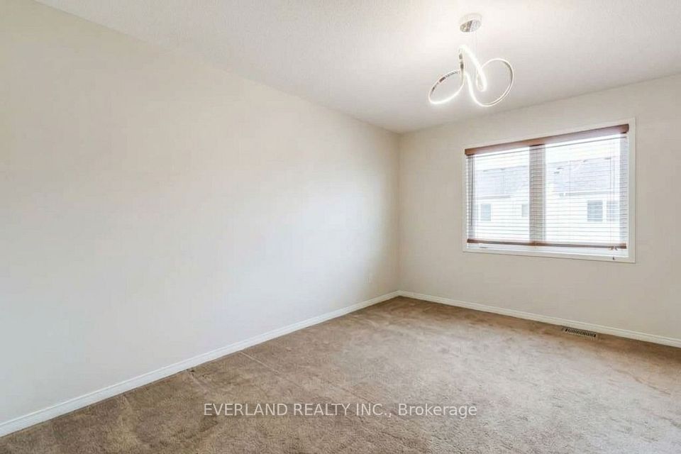 31 Marshview Avenue, Aurora, ON L4G 7W5 8