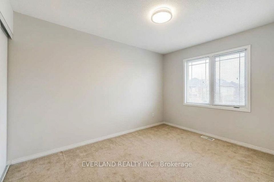 31 Marshview Avenue, Aurora, ON L4G 7W5 12