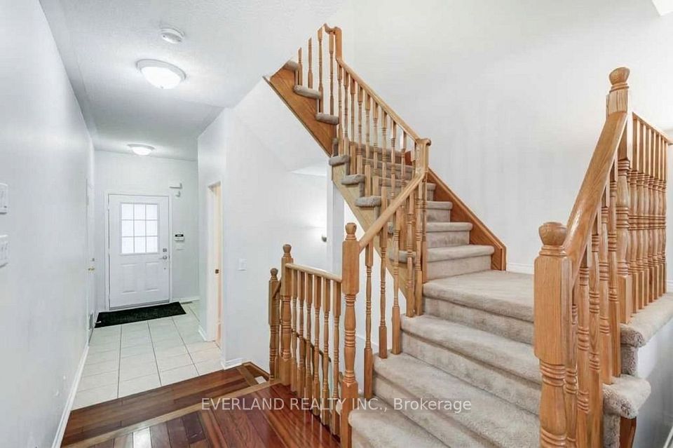 31 Marshview Avenue, Aurora, ON L4G 7W5 3