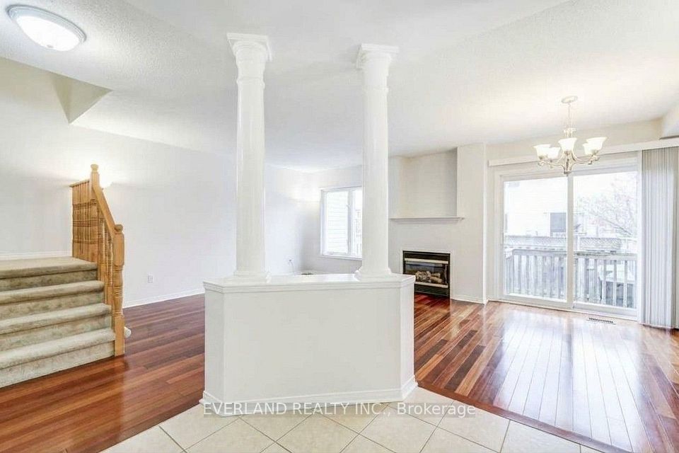 31 Marshview Avenue, Aurora, ON L4G 7W5 6