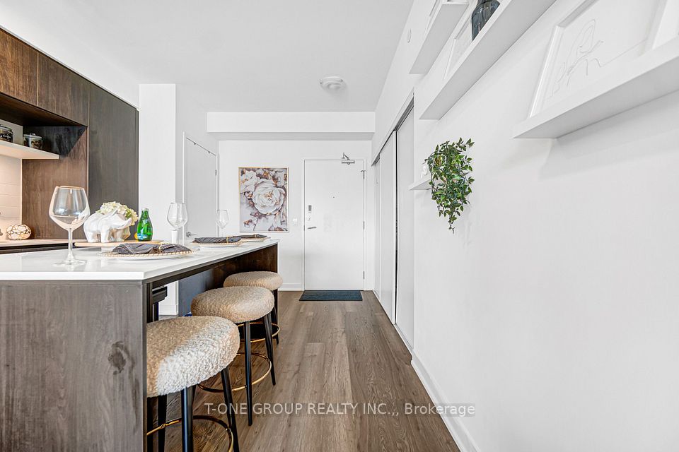 6 David Eyer Road 313, Richmond Hill, ON L4S 0N5 18