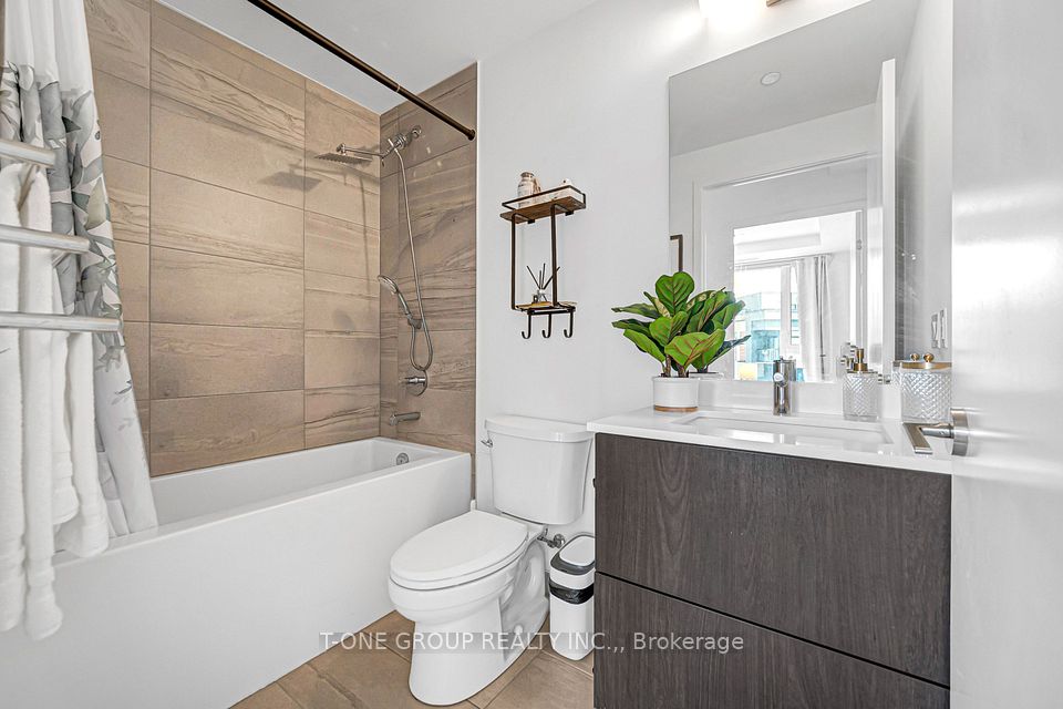 6 David Eyer Road 313, Richmond Hill, ON L4S 0N5 24