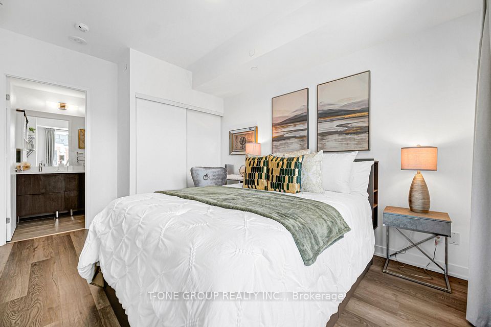 6 David Eyer Road 313, Richmond Hill, ON L4S 0N5 22