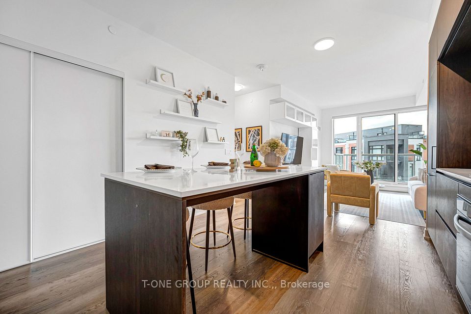 6 David Eyer Road 313, Richmond Hill, ON L4S 0N5 7